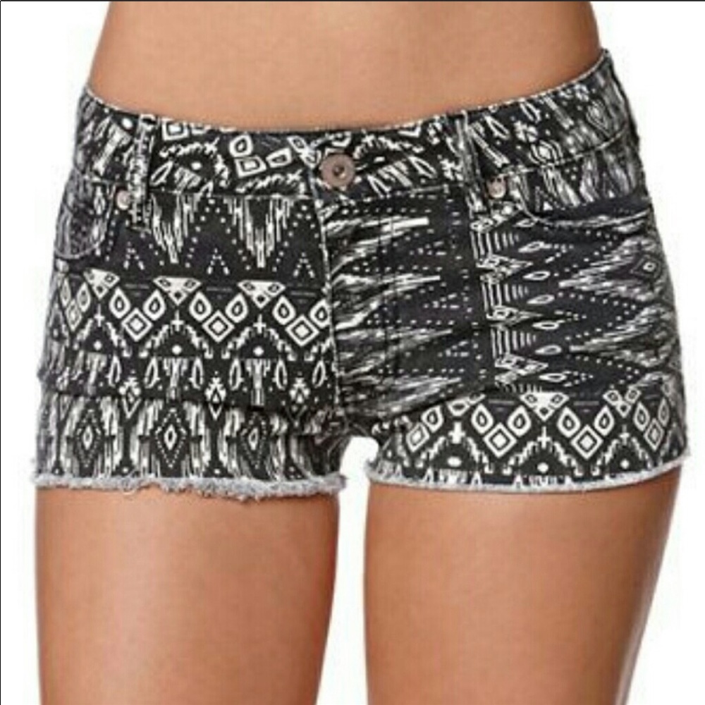 Bullhead tribal pattern jean shorts 1257